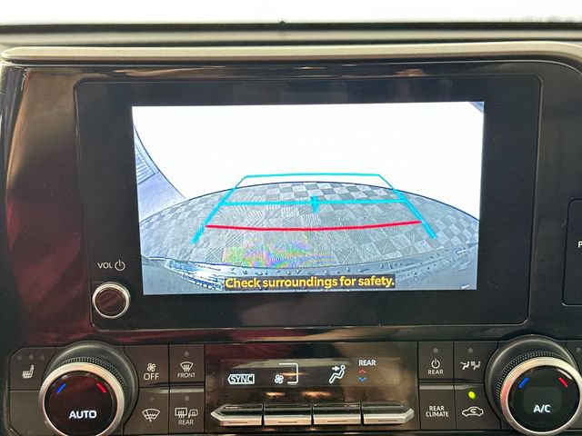 Used 2023 Toyota Highlander XLE AWD/4WD image 12