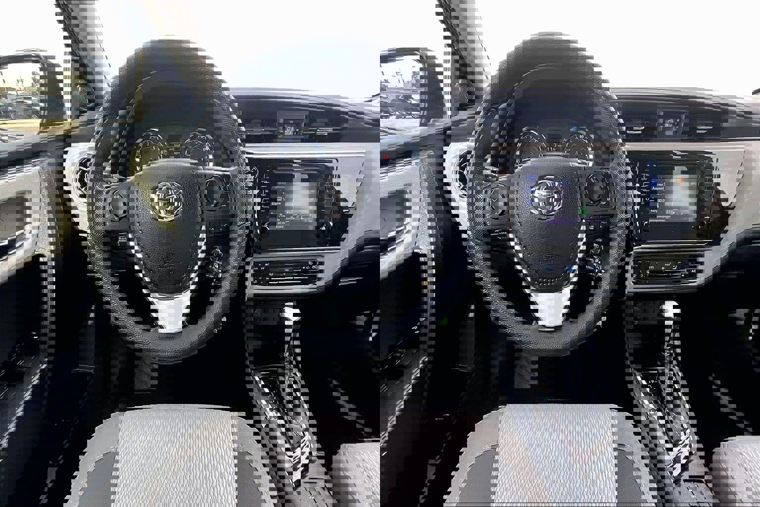 Used 2019 Toyota Corolla L image 5