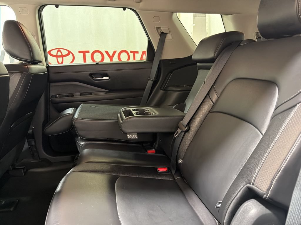 Used 2025 Nissan Pathfinder SL AWD/4WD image 18