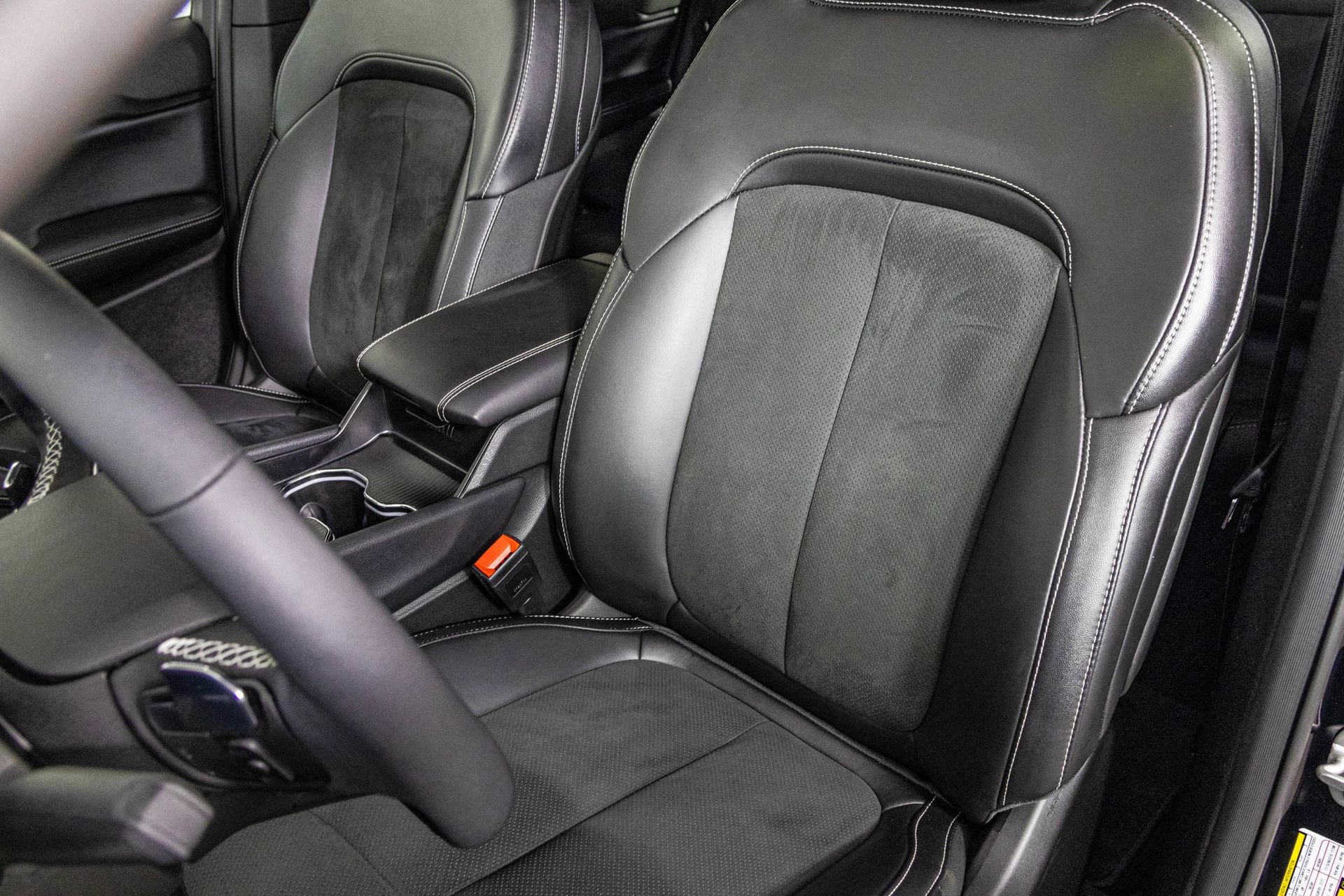 Used 2025 Jeep Grand Cherokee Altitude image 19