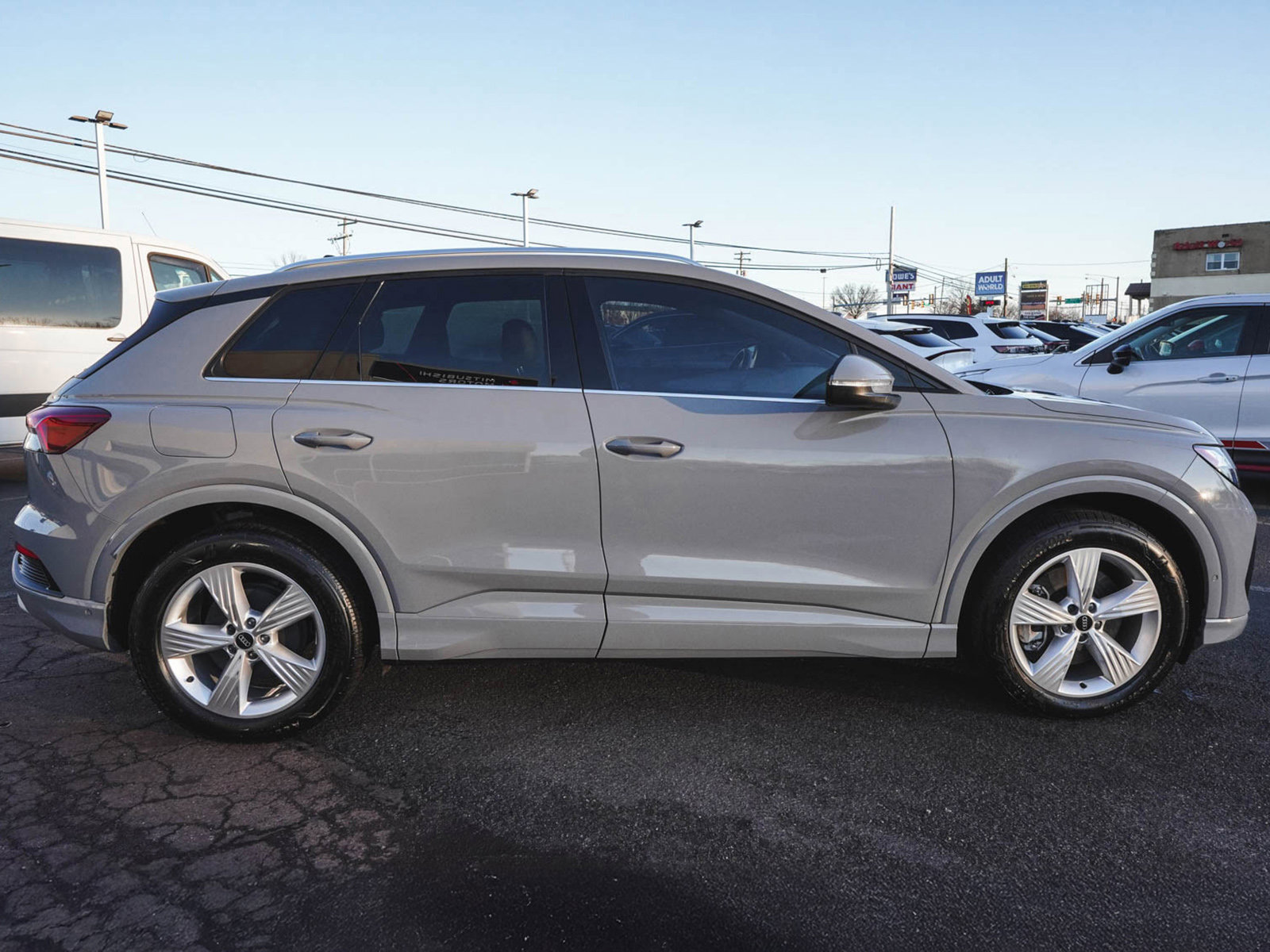 Used 2022 Audi Q4 e-tron Premium Plus image 4