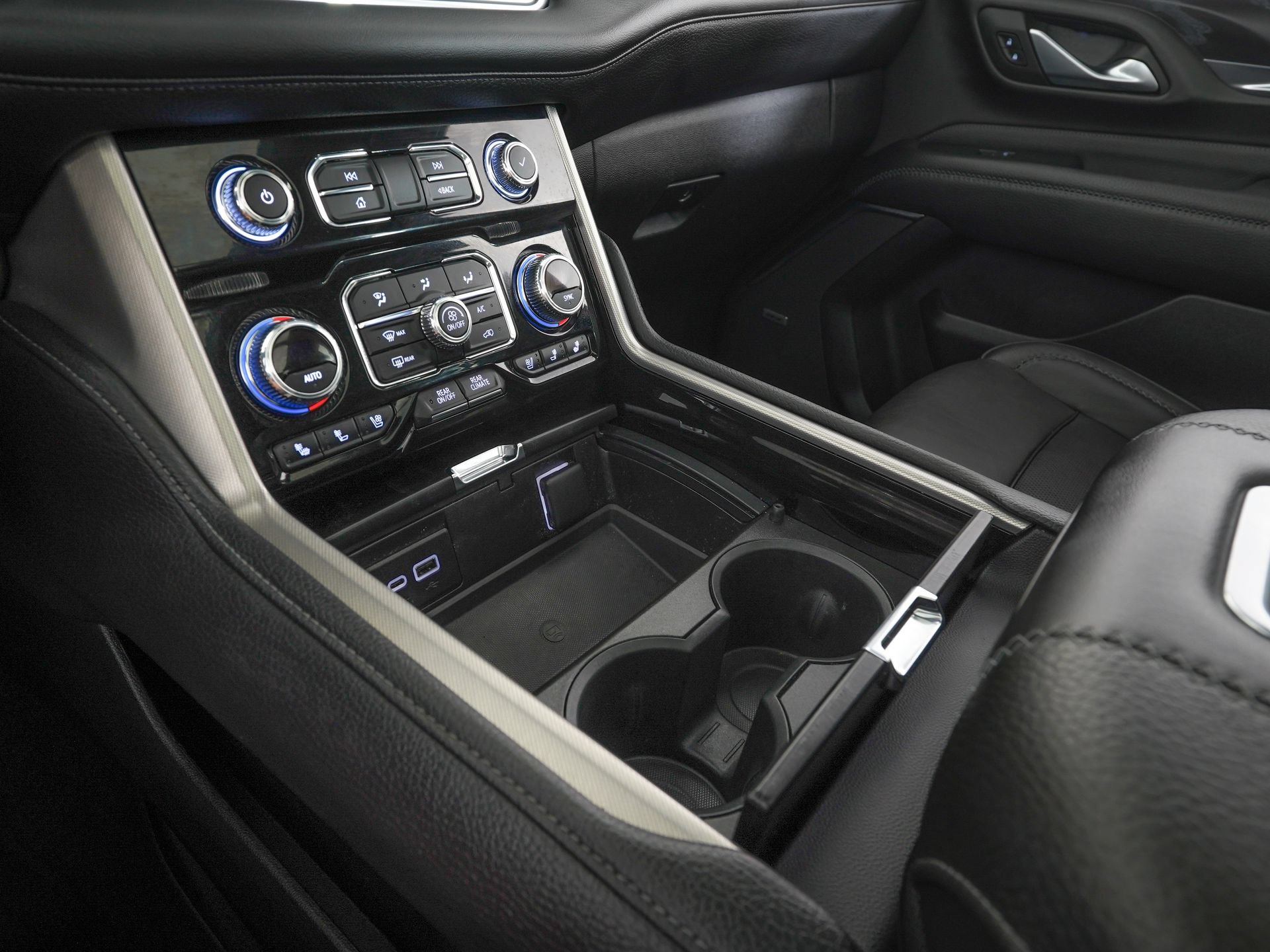 Used 2022 GMC Yukon Denali RWD image 24