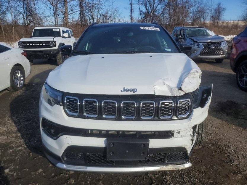 Used 2024 Jeep Compass Limited image 2