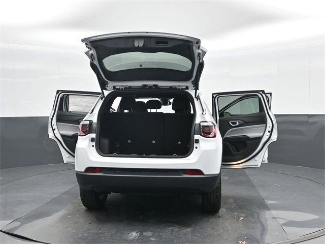 Used 2025 Jeep Compass Sport image 44