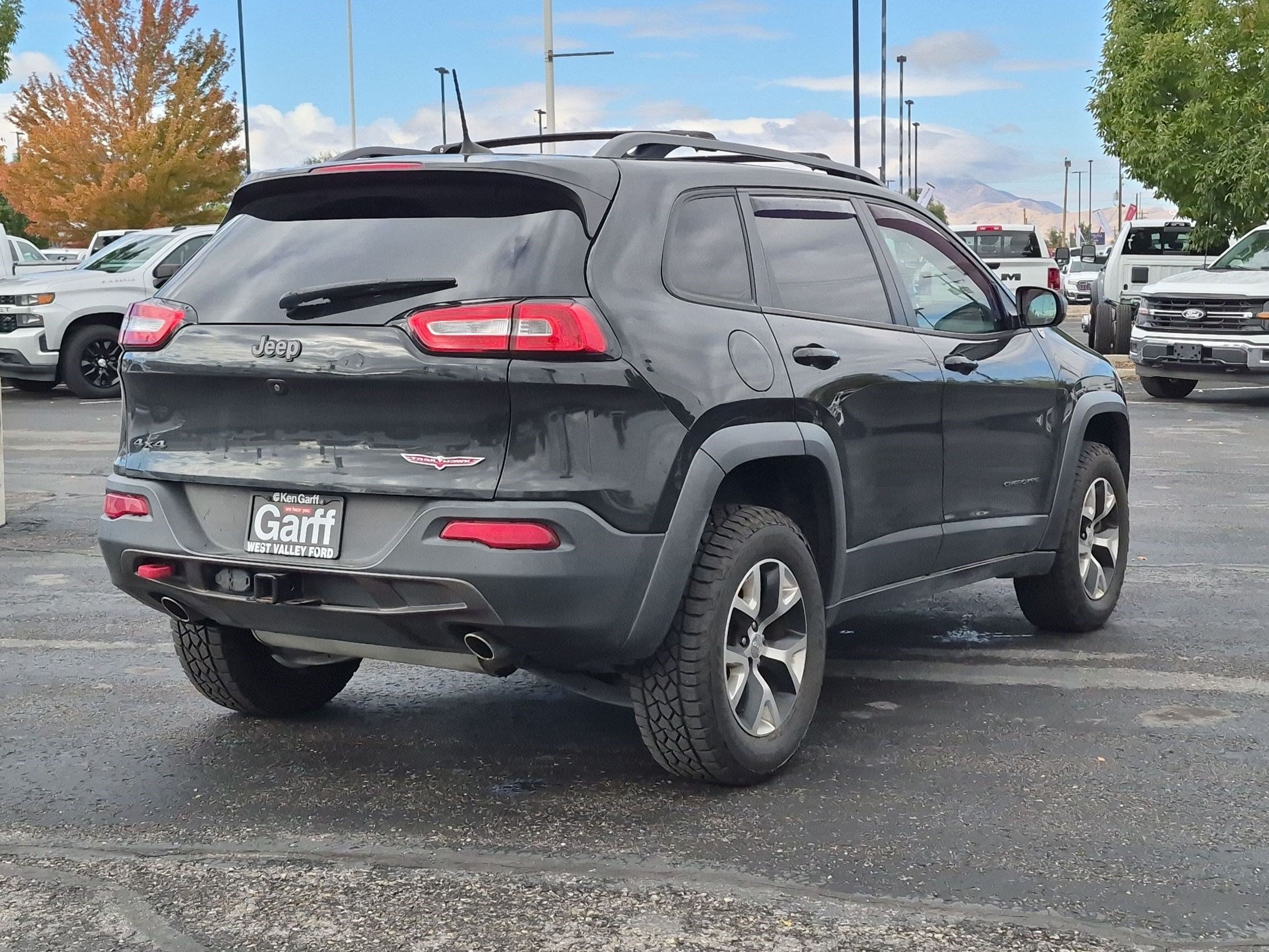 Used 2016 Jeep Cherokee Trailhawk w/ Cold Weather Group AWD/4WD image 3