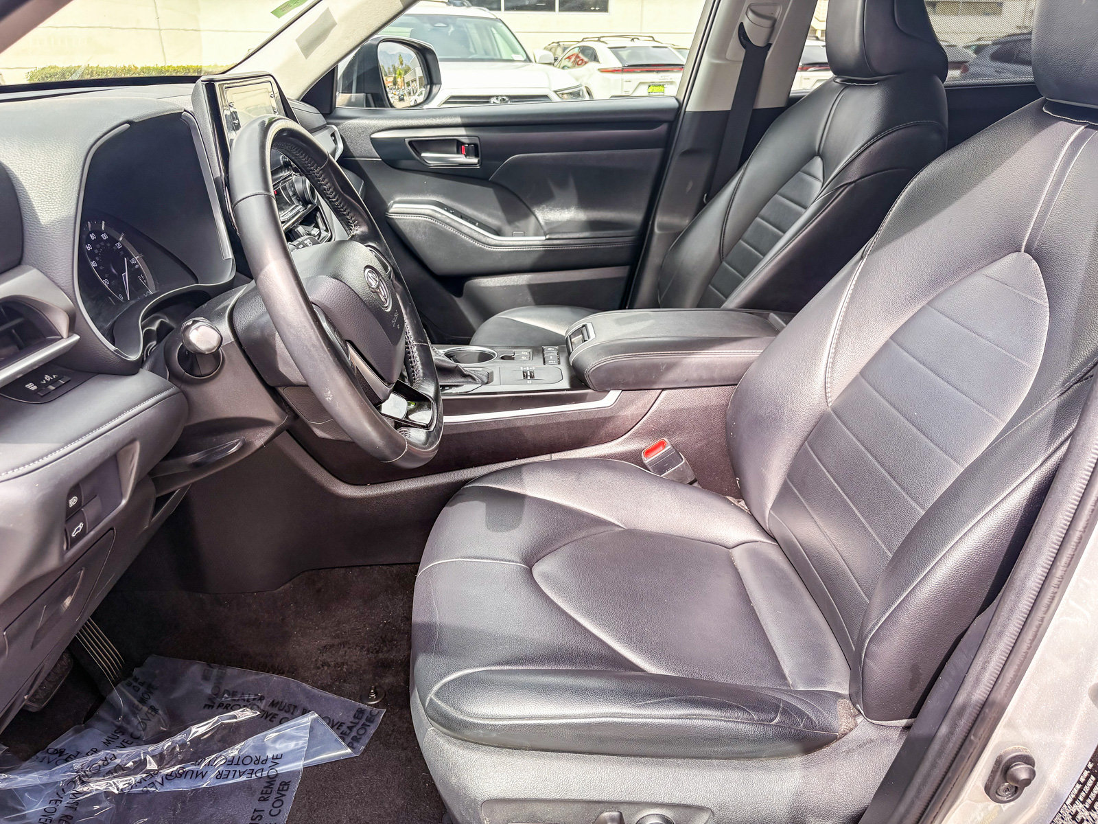 Used 2021 Toyota Highlander XLE FWD image 17