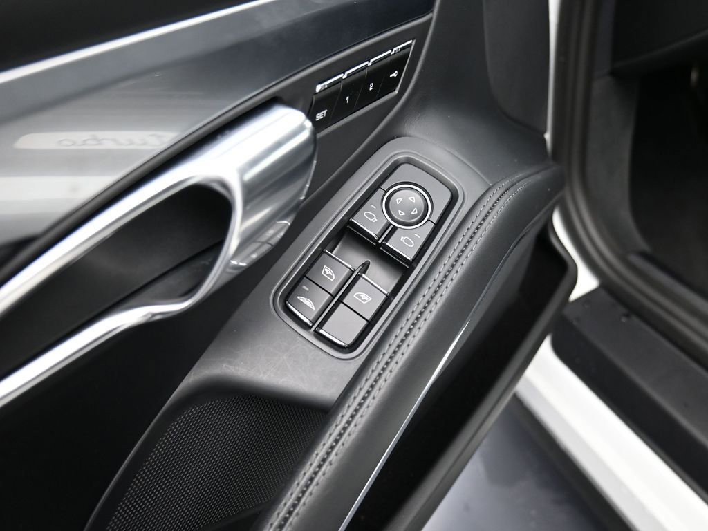 Used 2014 Porsche 911 Turbo image 9