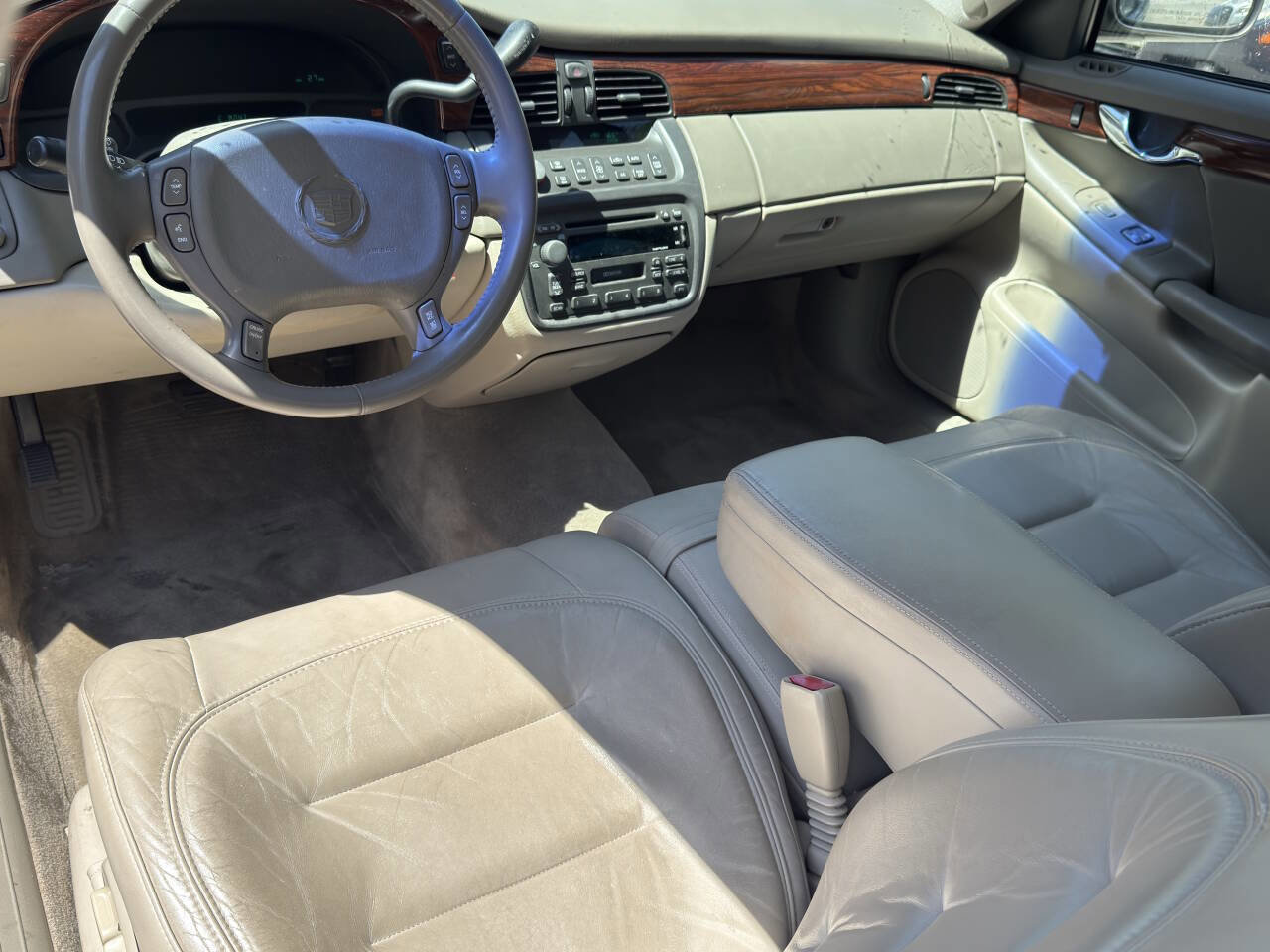 Used 2003 Cadillac De Ville w/ Comfort & Convenience Package FWD image 27