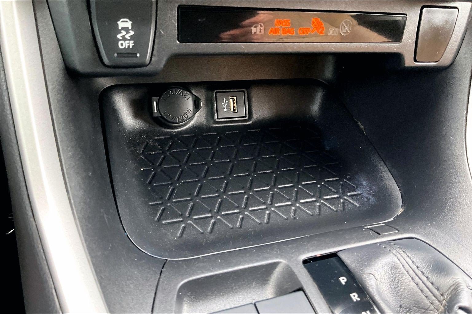 Used 2023 Toyota RAV4 LE AWD/4WD image 30