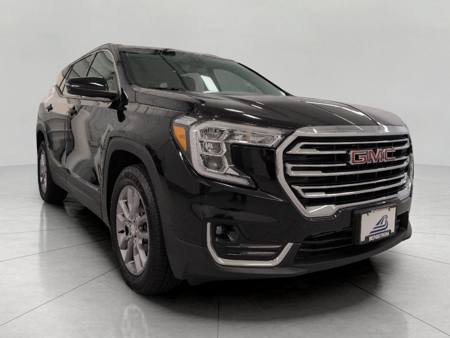 Certified 2023 GMC Terrain SLT AWD/4WD image 1