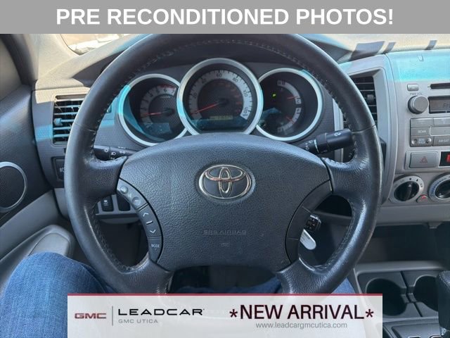 Used 2011 Toyota Tacoma 4x4 Access Cab V6 w/ TRD Sport Pkg image 19
