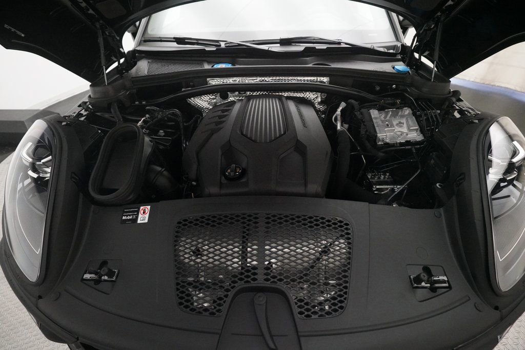 Certified 2026 Porsche Macan image 33