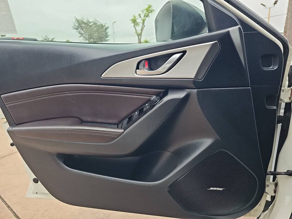 Used 2018 MAZDA MAZDA3 Touring FWD image 26
