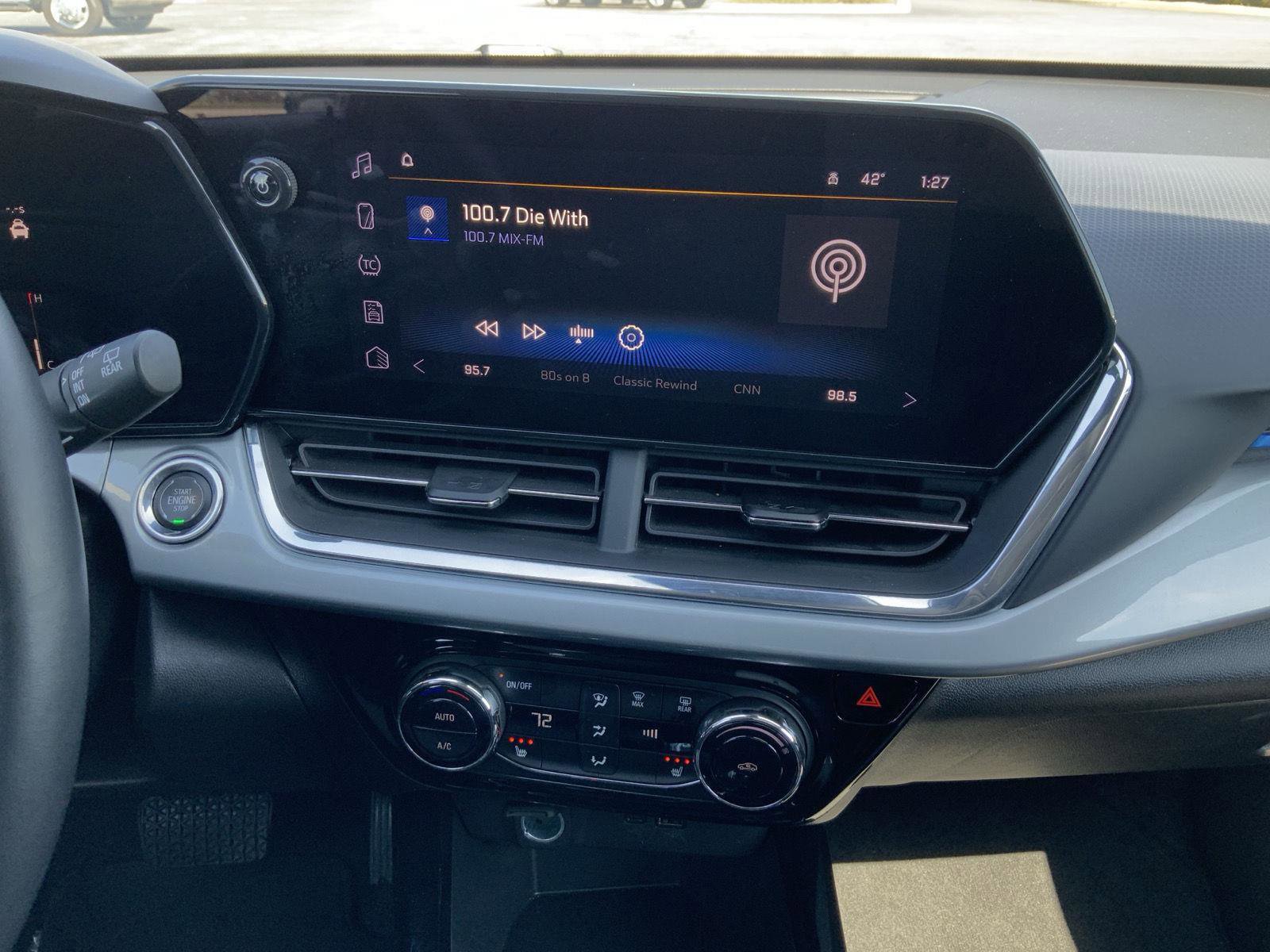 Used 2025 Chevrolet Trax LT w/ LT Convenience Package image 31