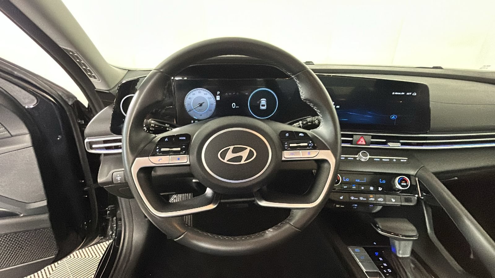 Certified 2024 Hyundai Elantra SEL w/ Convenience Package FWD image 19