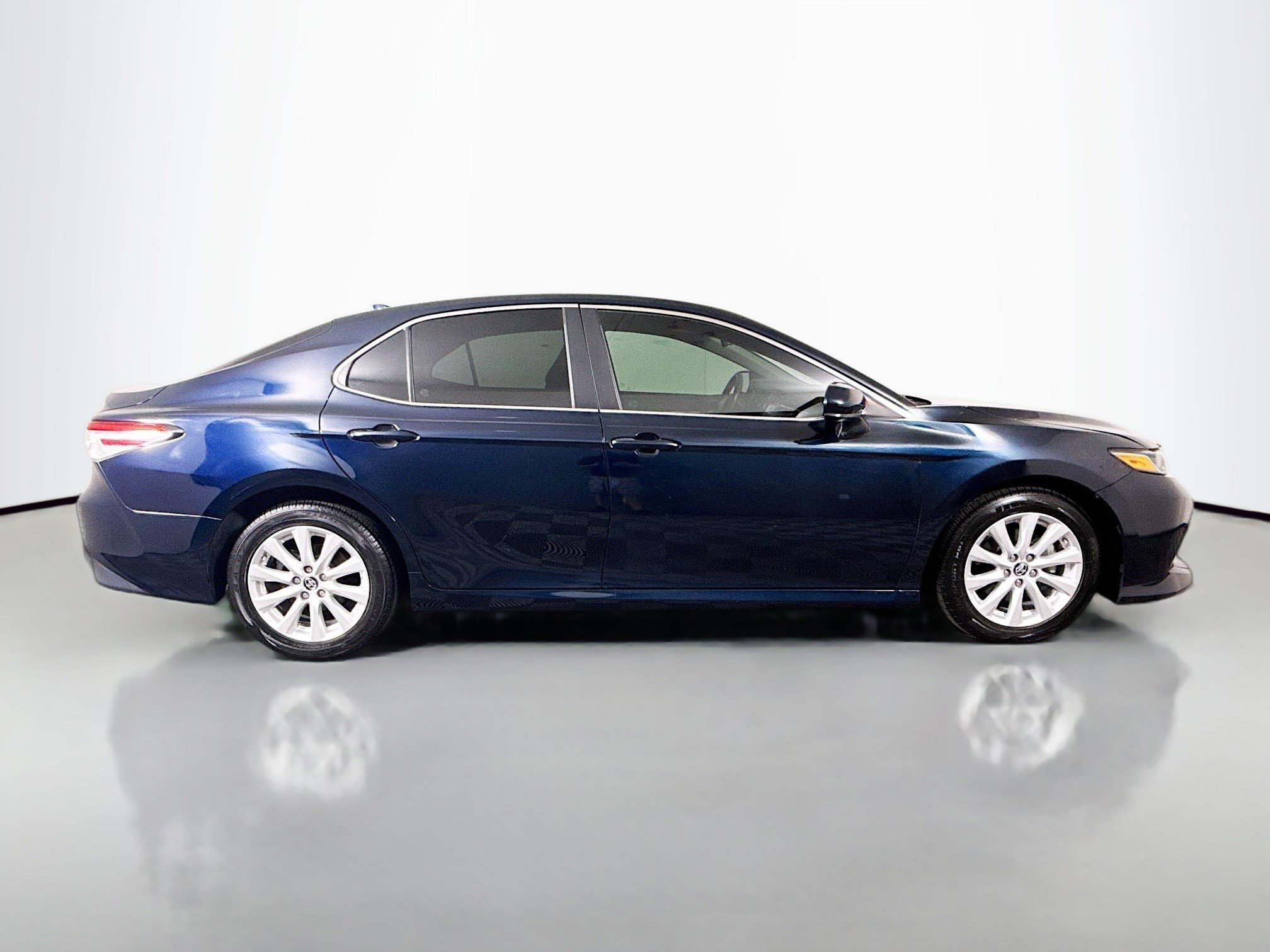 Used 2019 Toyota Camry LE FWD image 11