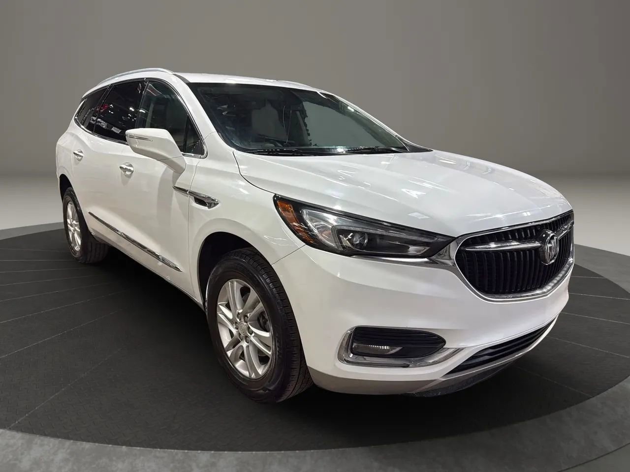 Used 2020 Buick Enclave Essence FWD image 3