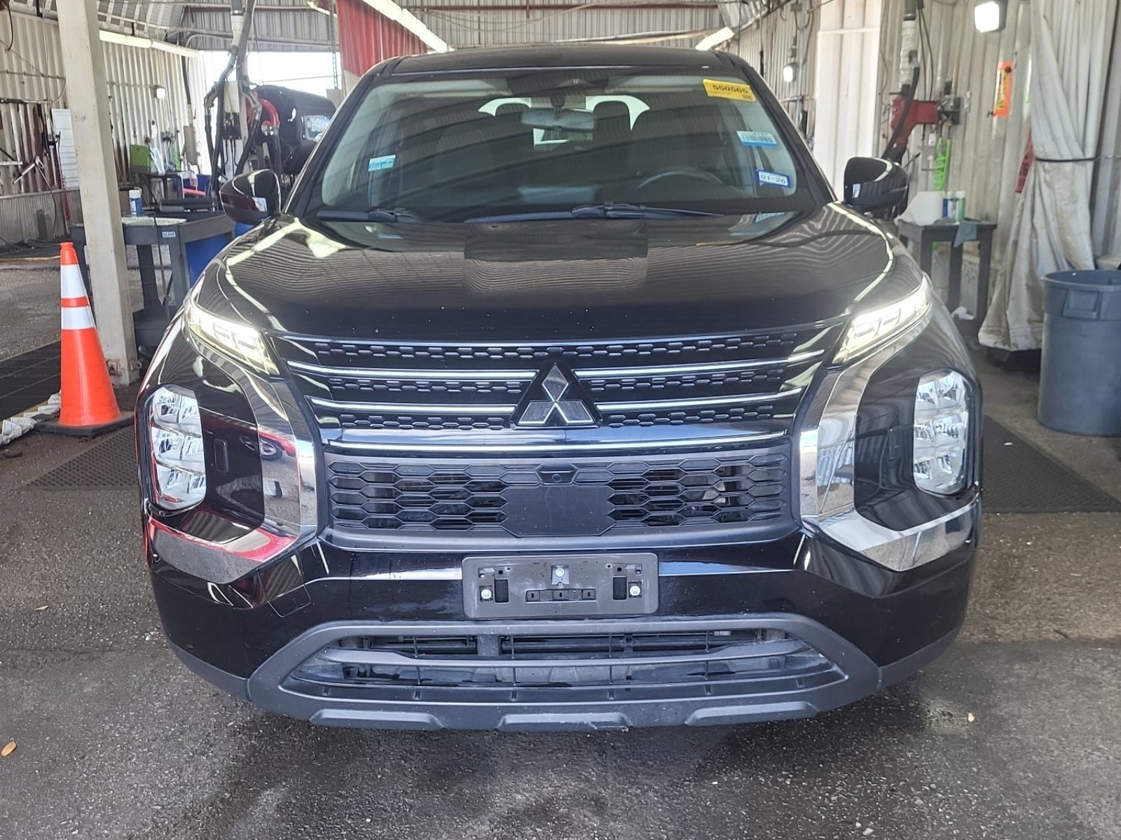 Used 2022 Mitsubishi Outlander ES AWD/4WD image 2