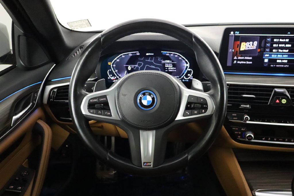 Used 2023 BMW 530e w/ M Sport Package RWD image 7