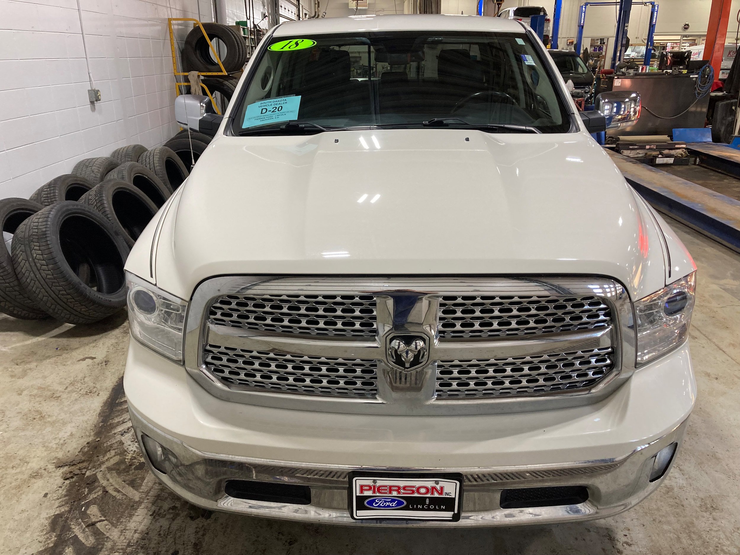 Used 2018 RAM 1500 Laramie w/ Convenience Group AWD/4WD image 2