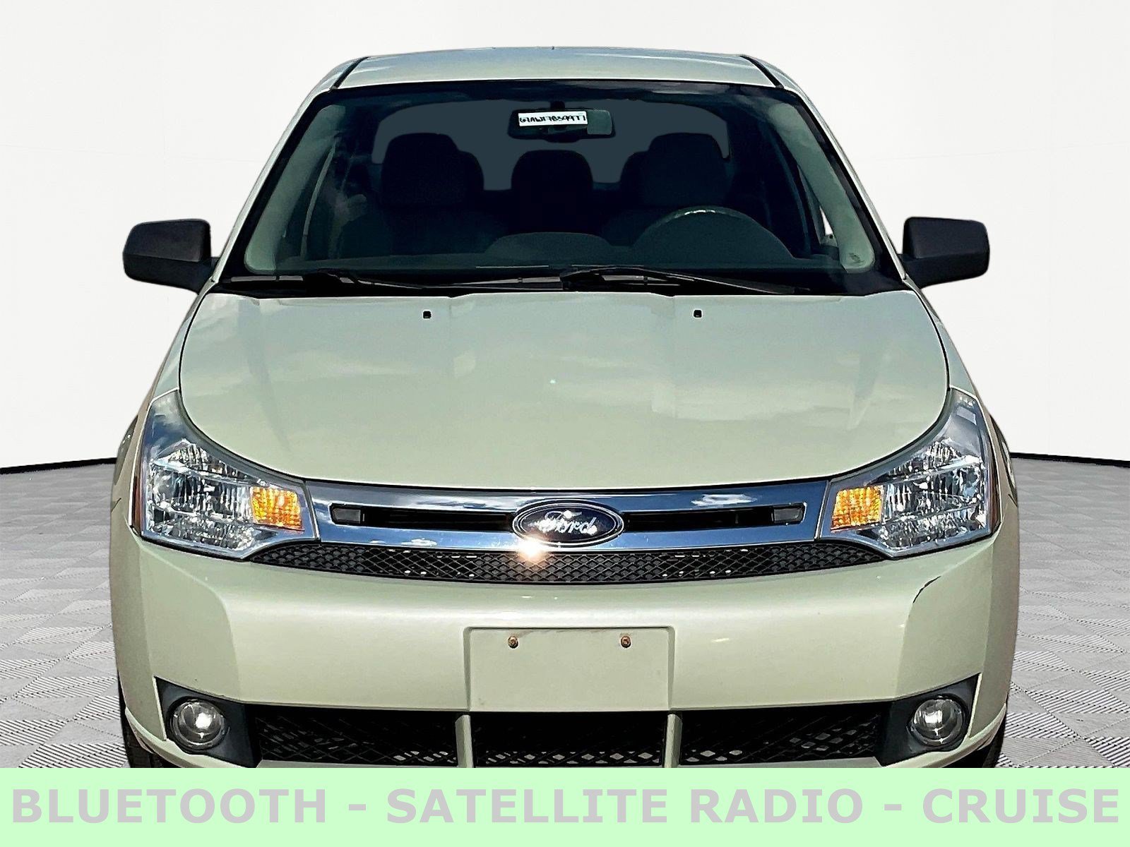 Used 2010 Ford Focus SE FWD image 2