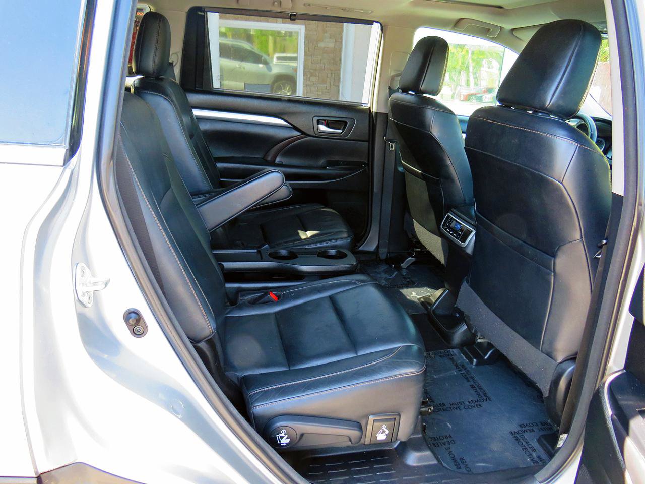 Used 2018 Toyota Highlander XLE FWD image 18