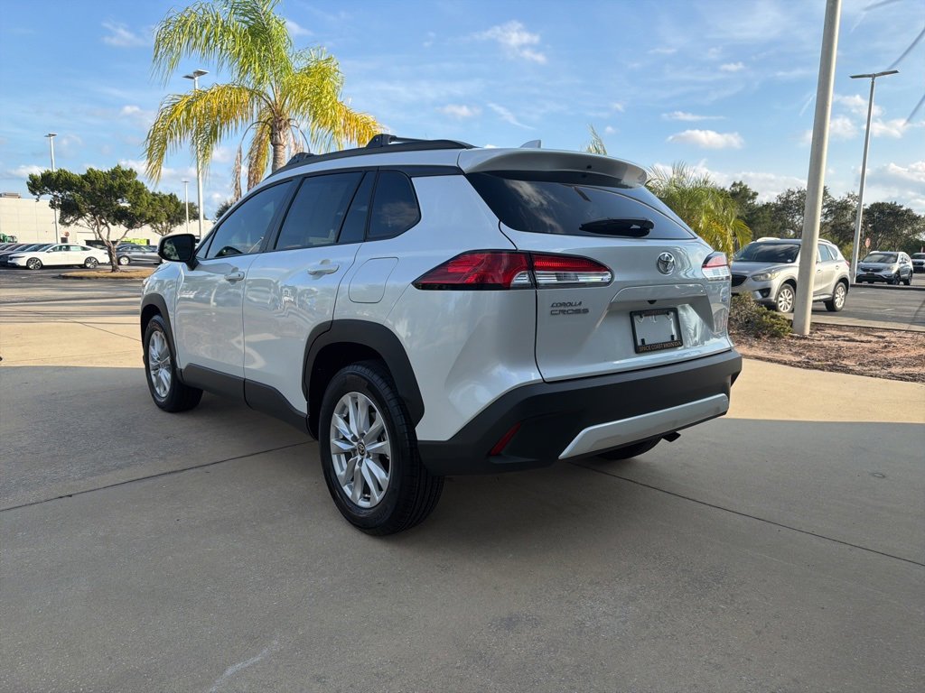 Used 2024 Toyota Corolla Cross LE image 7