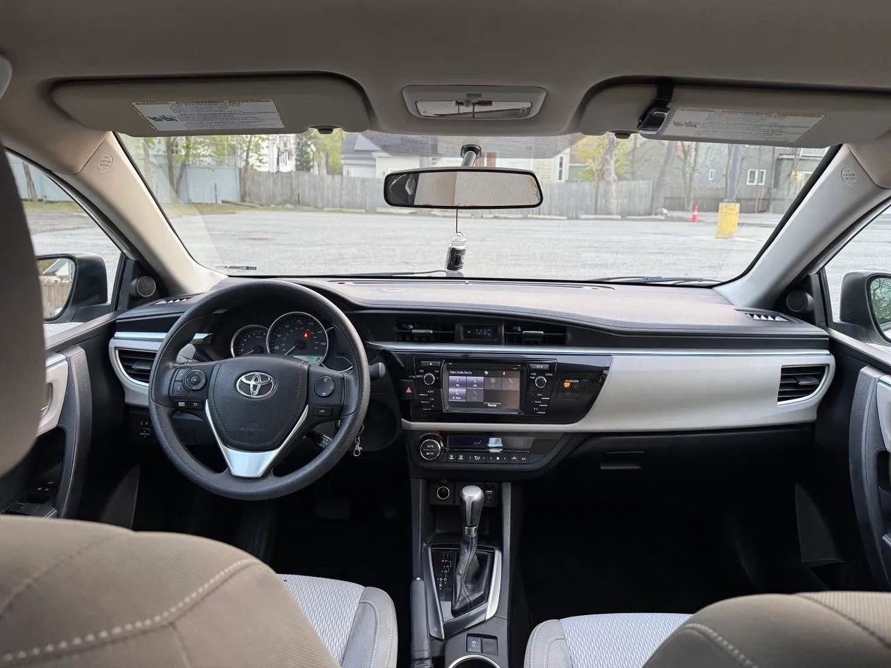 Used 2016 Toyota Corolla LE FWD image 17