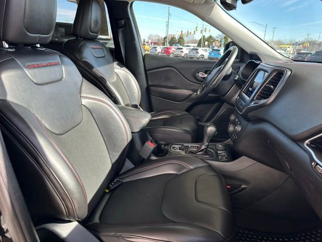 Used 2019 Jeep Cherokee Trailhawk w/ Cold Weather Group image 14