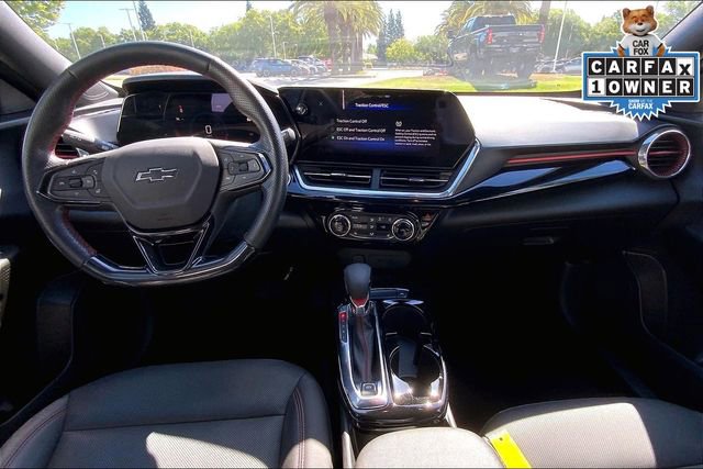 Used 2024 Chevrolet Trax RS w/ Sunroof Package FWD image 12