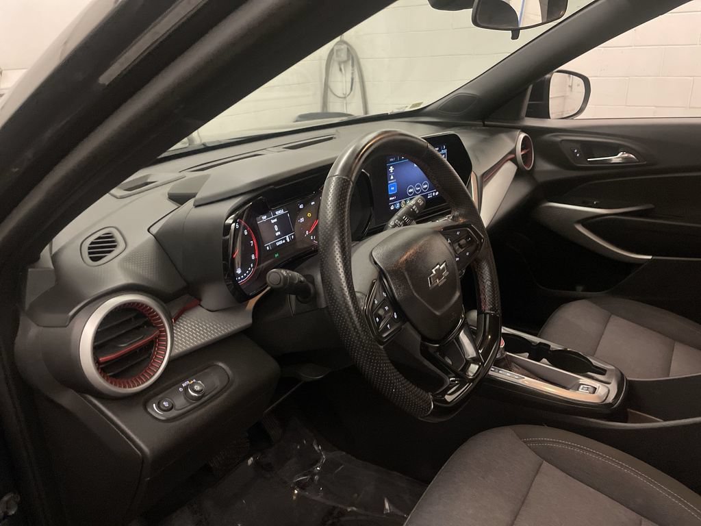 Used 2024 Chevrolet Trax RS w/ Driver Confidence Package FWD image 4