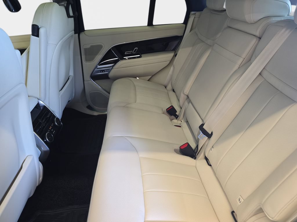 Certified 2026 Land Rover Range Rover SE AWD/4WD image 17