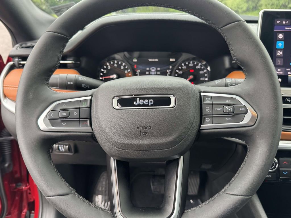 Used 2025 Jeep Compass Limited AWD/4WD image 17