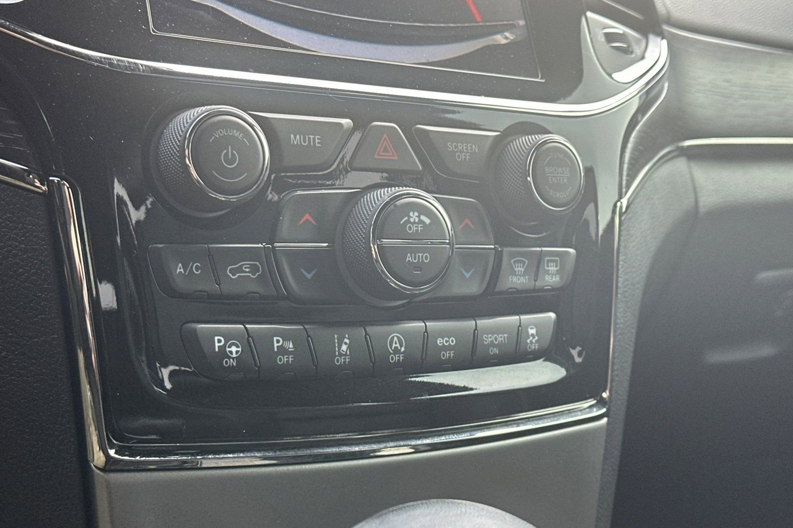 Used 2020 Jeep Grand Cherokee High Altitude image 23