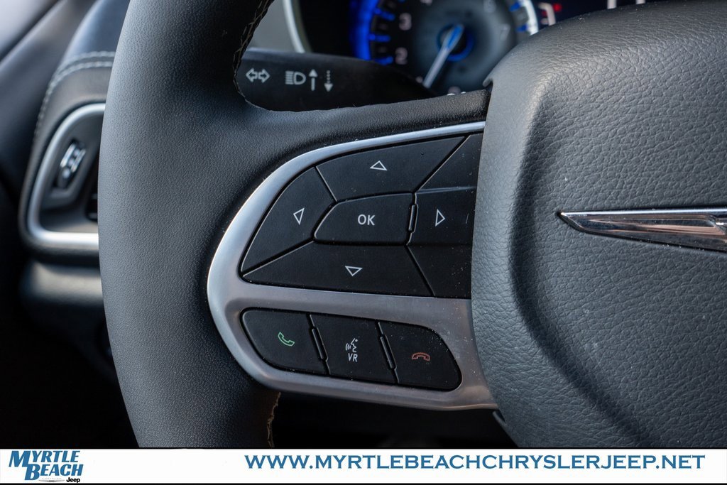 New 2025 Chrysler Pacifica Select w/ Uconnect Theater Family Group image 27