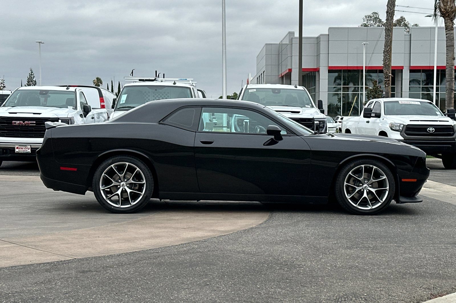 Used 2022 Dodge Challenger GT RWD image 3