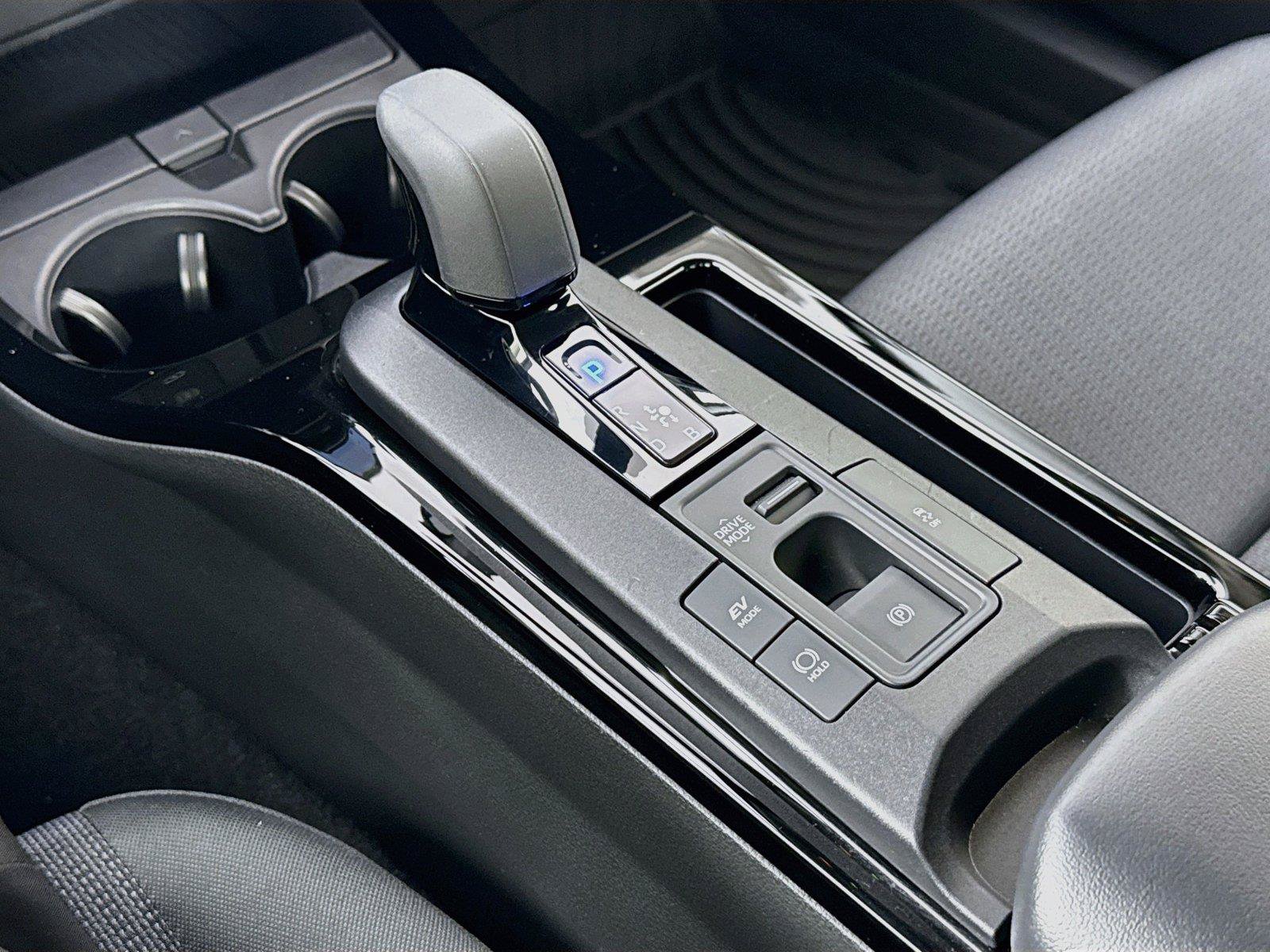 Certified 2025 Toyota Prius LE FWD image 24