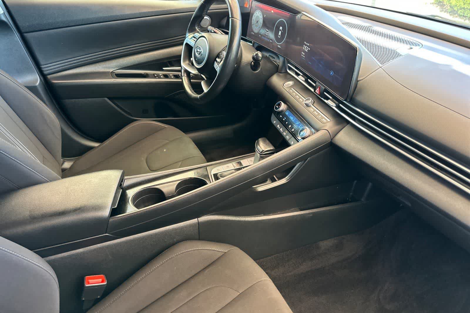 Used 2023 Hyundai Elantra SEL w/ Convenience Package FWD image 16