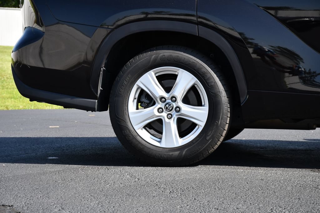 Used 2021 Toyota Highlander LE FWD image 10