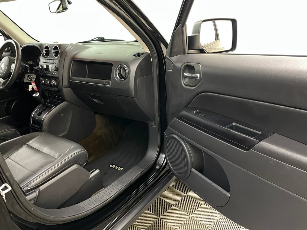 Used 2017 Jeep Patriot High Altitude AWD/4WD image 30