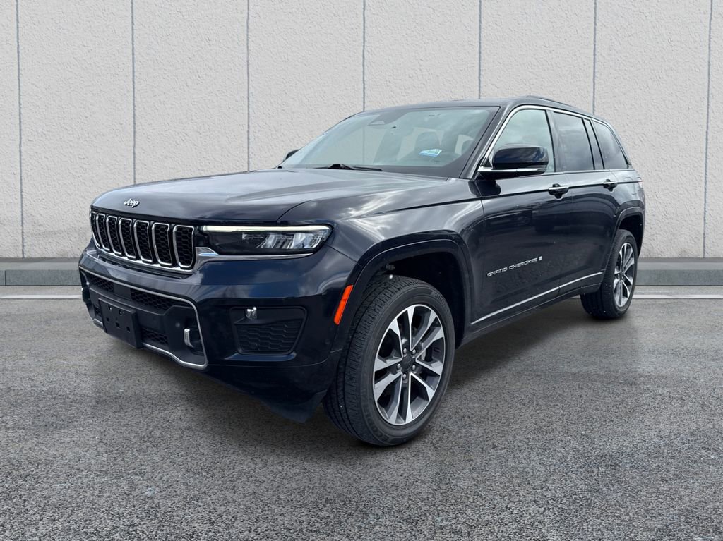 Used 2024 Jeep Grand Cherokee Overland w/ Trailer Tow Package AWD/4WD image 3
