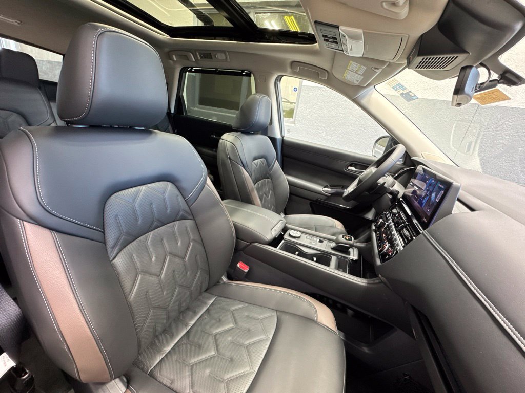 New 2026 Nissan Pathfinder Platinum AWD/4WD image 36