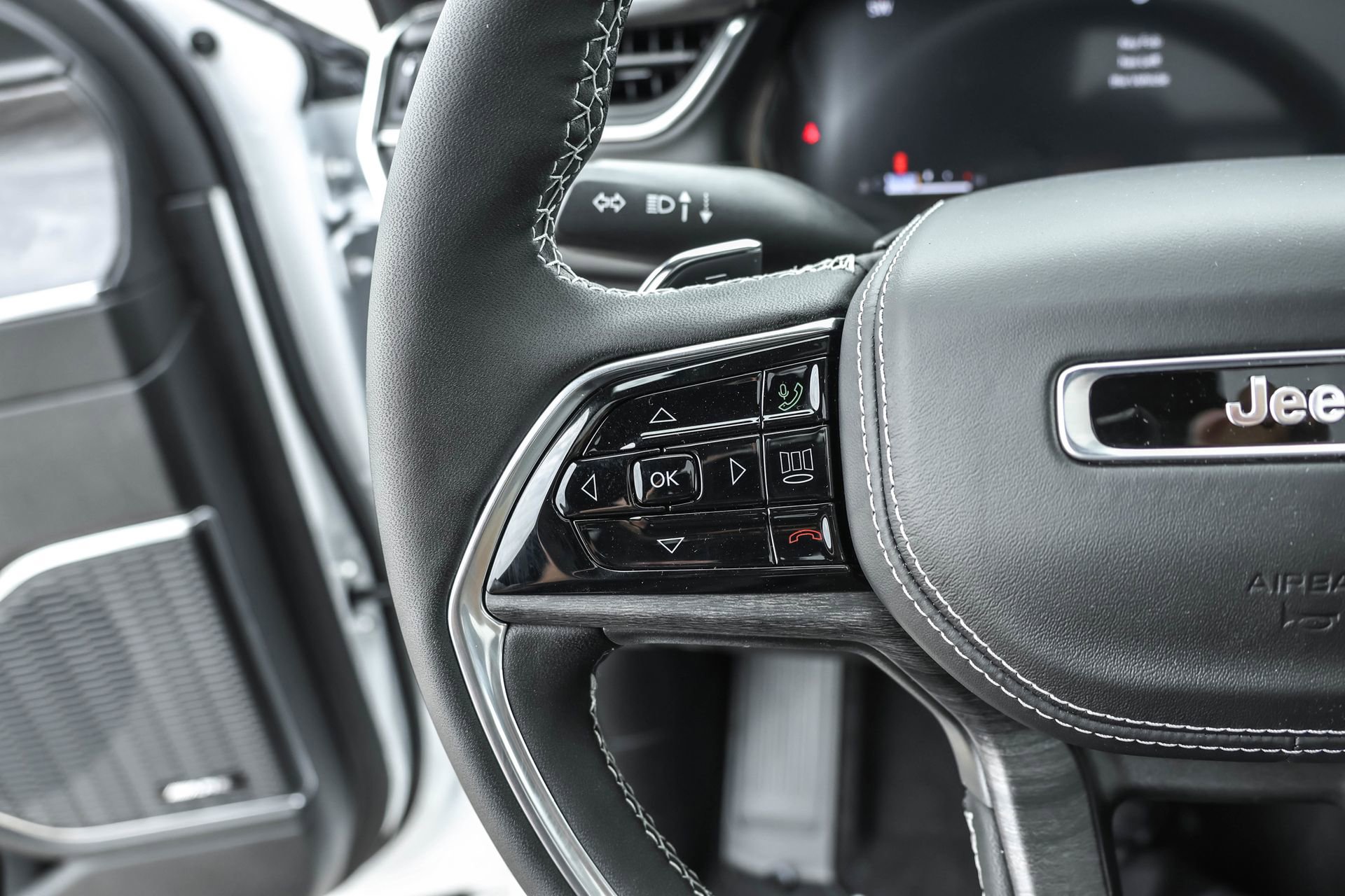 New 2025 Jeep Grand Cherokee Overland w/ Luxury Tech Group IV image 25