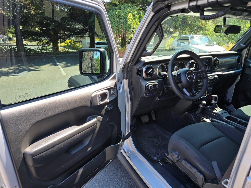 Used 2023 Jeep Wrangler Unlimited AWD/4WD image 7