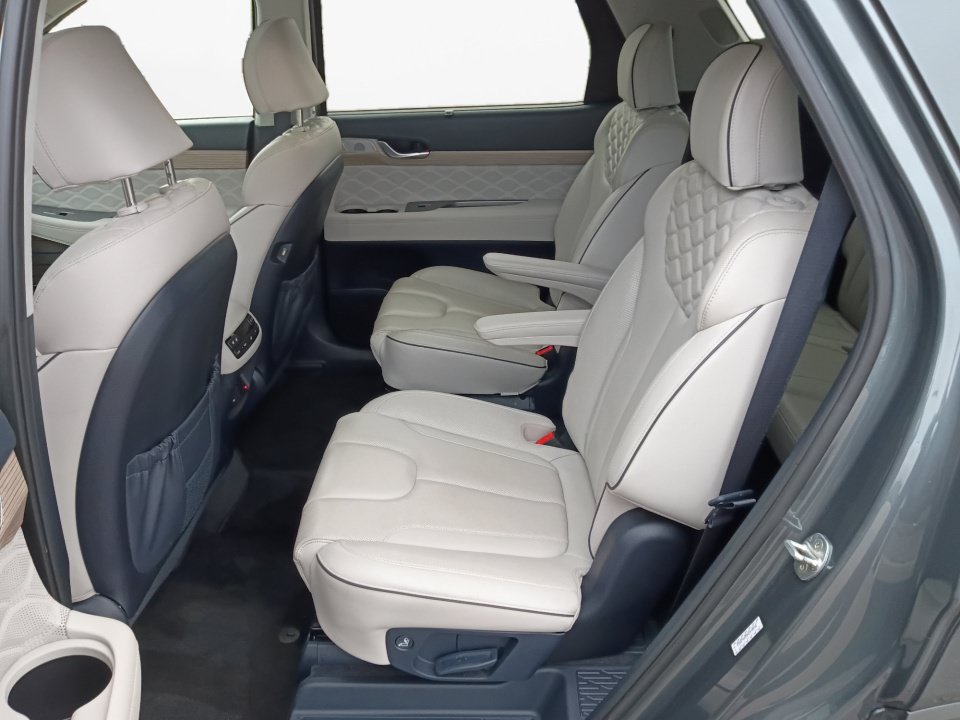 Used 2022 Hyundai Palisade Calligraphy w/ Cargo Package FWD image 16