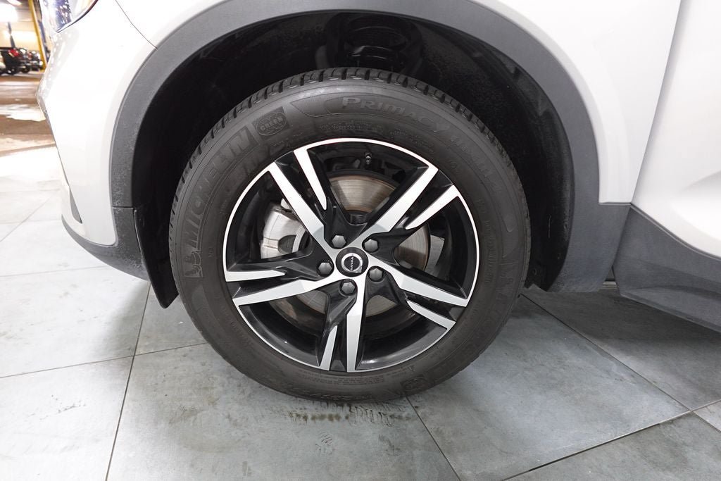 Used 2025 Volvo XC40 B5 Core AWD/4WD image 34