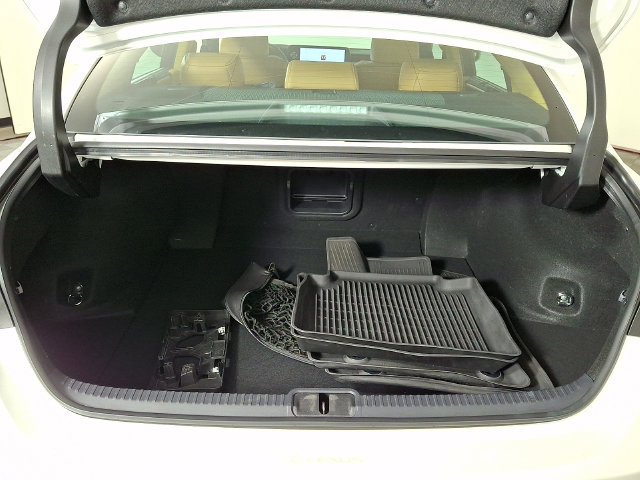 Used 2024 Lexus ES 350 Ultra Luxury w/ Accessory Package (Z2) FWD image 30