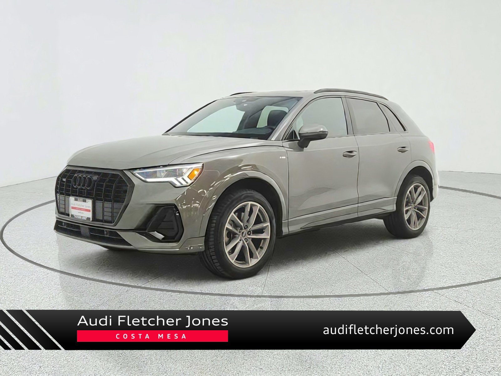 Used 2023 Audi Q3 2.0T Premium w/ Black Optic Sport Package AWD/4WD image 1
