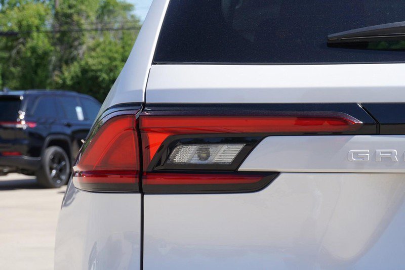 Used 2025 Toyota Grand Highlander FWD image 16
