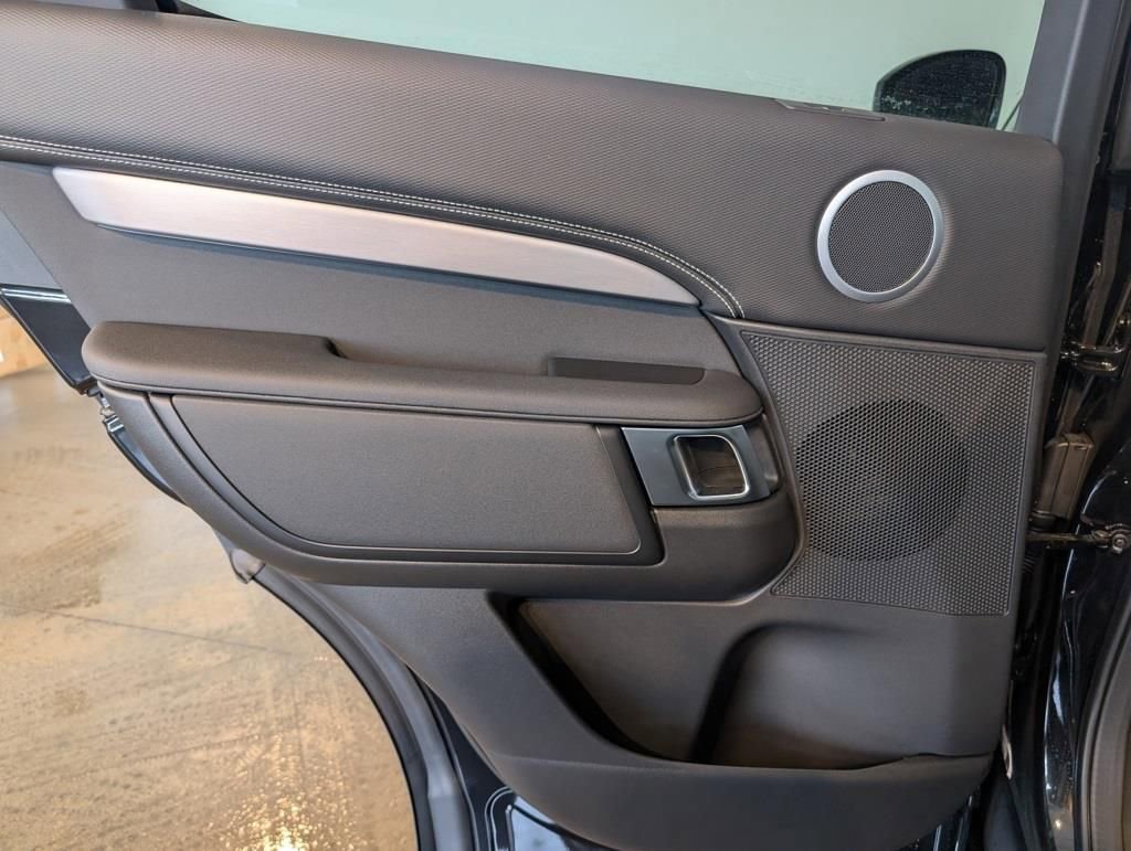 New 2026 Land Rover Discovery Limited Edition image 26